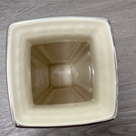 Lenox FORUM COLLECTION CHINA 9 3/4" NEOCLASSIC EMBOSSED VASE - new in box - Picture 6 of 11